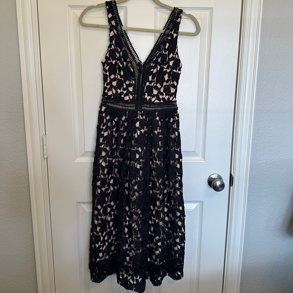 Gianni Bini Black and Cream Midi Dress